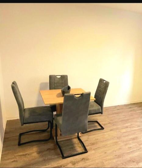 City Apartment Duisburg 2#Netflix &Wlan &Kingsize Bett & Kaffee Maschine & Central & 500M Innenhafen & 2 Min U Bahn Ngoại thất bức ảnh