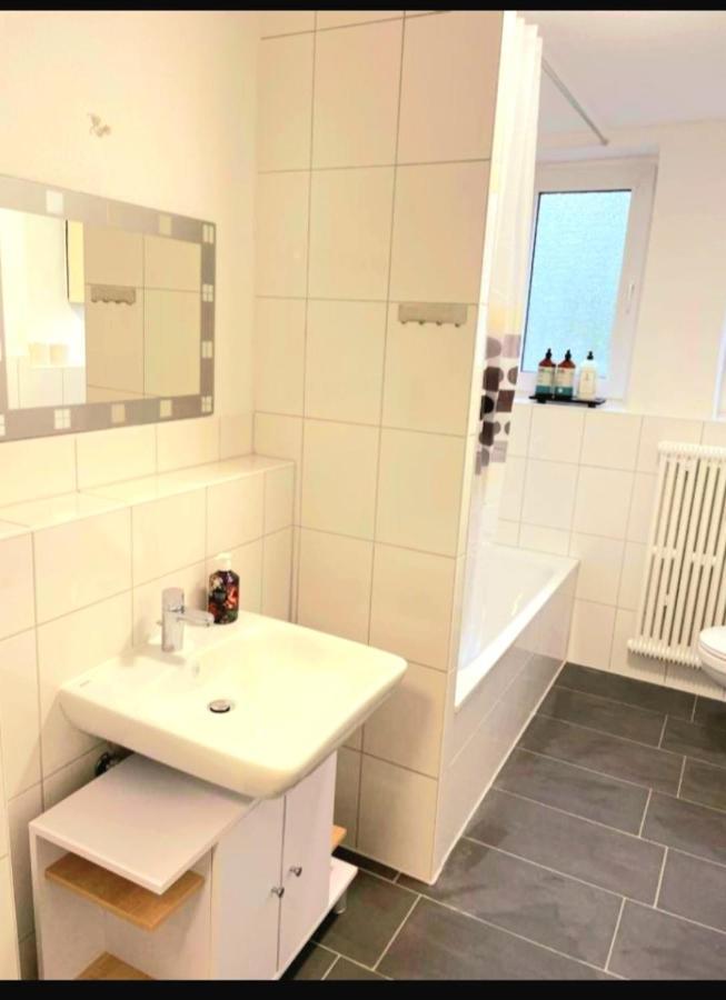 City Apartment Duisburg 2#Netflix &Wlan &Kingsize Bett & Kaffee Maschine & Central & 500M Innenhafen & 2 Min U Bahn Ngoại thất bức ảnh