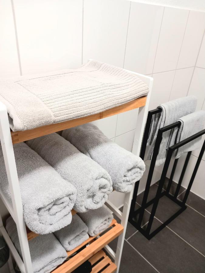 City Apartment Duisburg 2#Netflix &Wlan &Kingsize Bett & Kaffee Maschine & Central & 500M Innenhafen & 2 Min U Bahn Ngoại thất bức ảnh