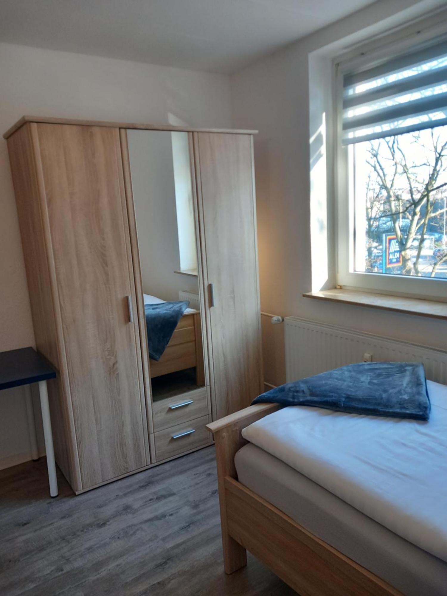 City Apartment Duisburg 2#Netflix &Wlan &Kingsize Bett & Kaffee Maschine & Central & 500M Innenhafen & 2 Min U Bahn Ngoại thất bức ảnh