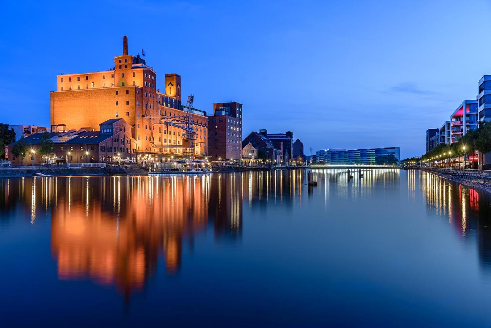 City Apartment Duisburg 2#Netflix &Wlan &Kingsize Bett & Kaffee Maschine & Central & 500M Innenhafen & 2 Min U Bahn Ngoại thất bức ảnh